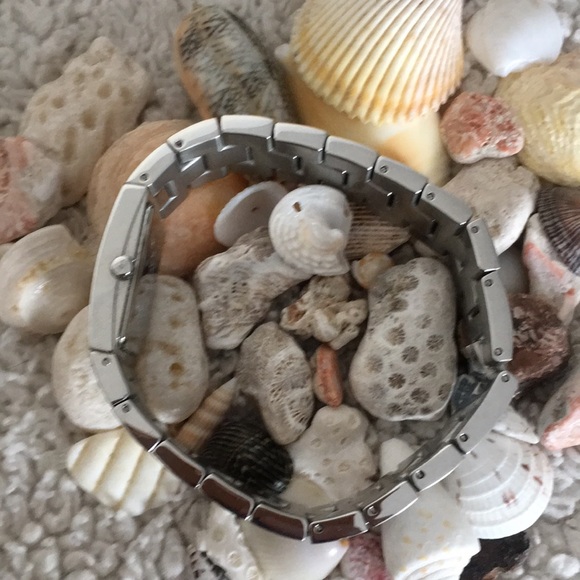 Swarovski Crystal Watch by Dolce & Gabbana - Picture 4 of 8